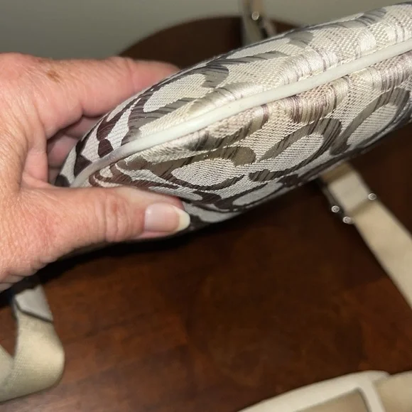 Coach   Rare Crossbody bag  Horse & carriage logo  cream/silvery gray leather tr - Picture 11 of 13